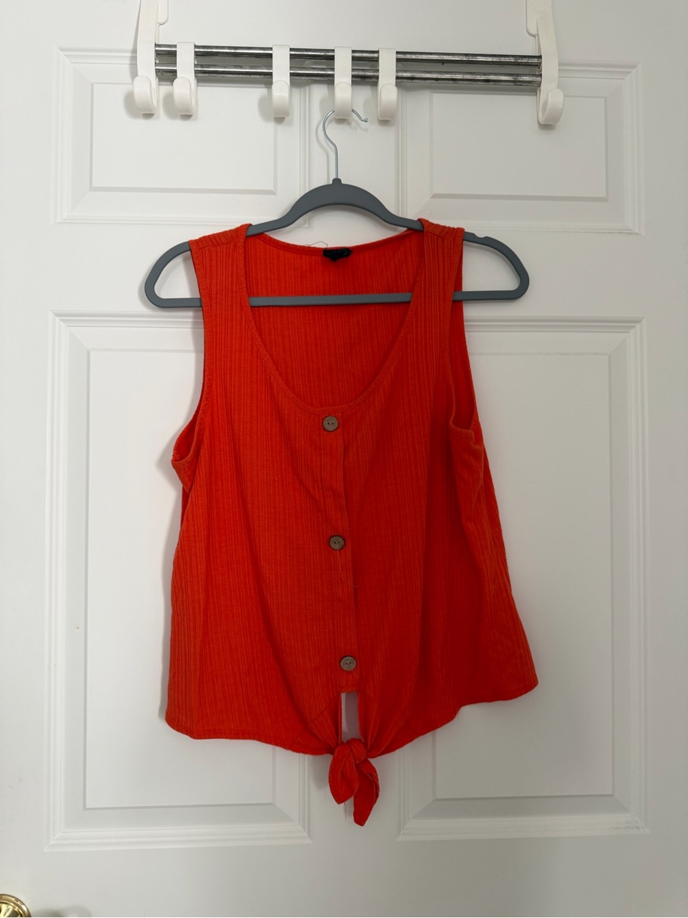 W5 Red Ribbed Button-Front Tie Tank